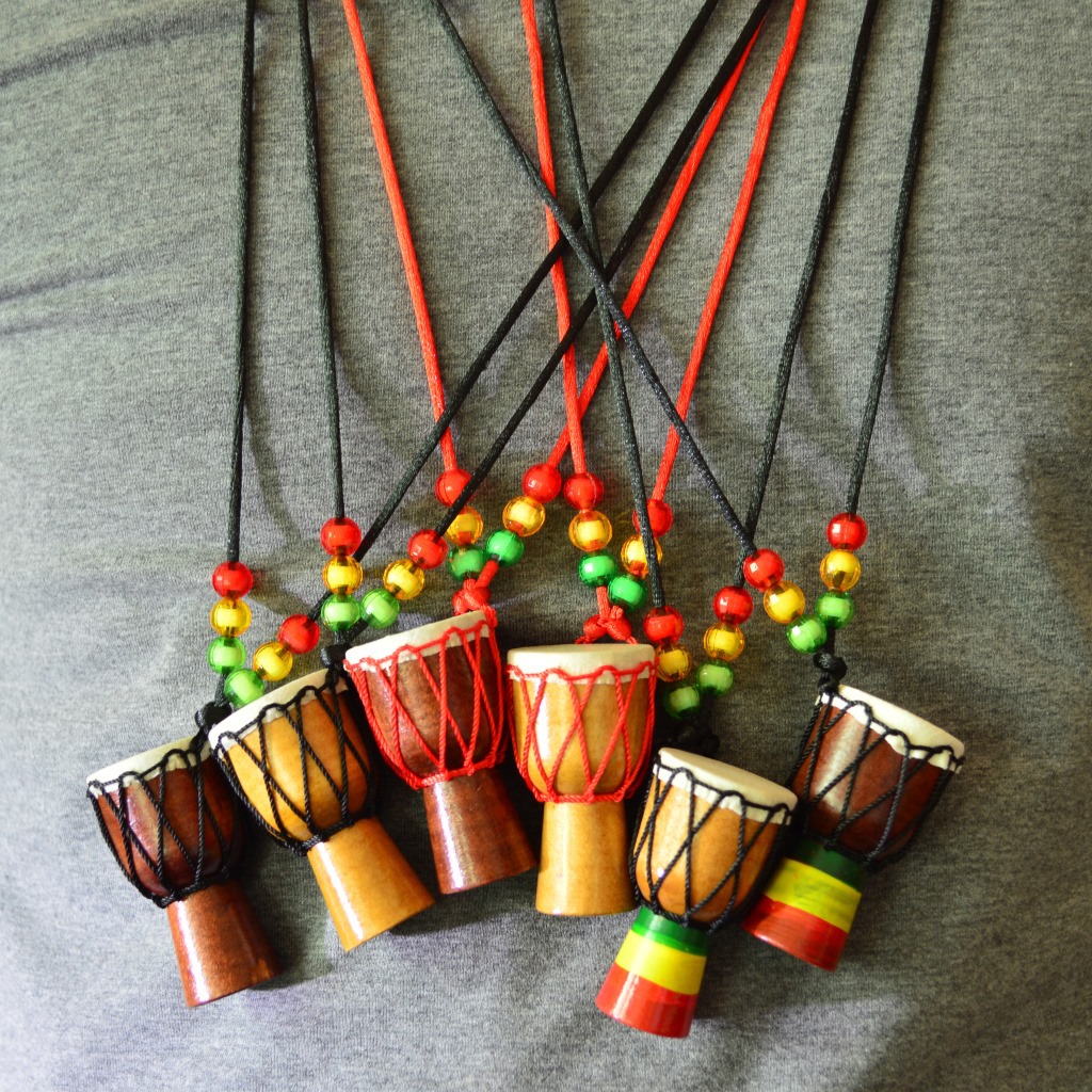 1 pc Mini Jambe Drummer Individuality Djembe Pendant Percussion Musical Instrument Necklace African Hand Drum Accessories