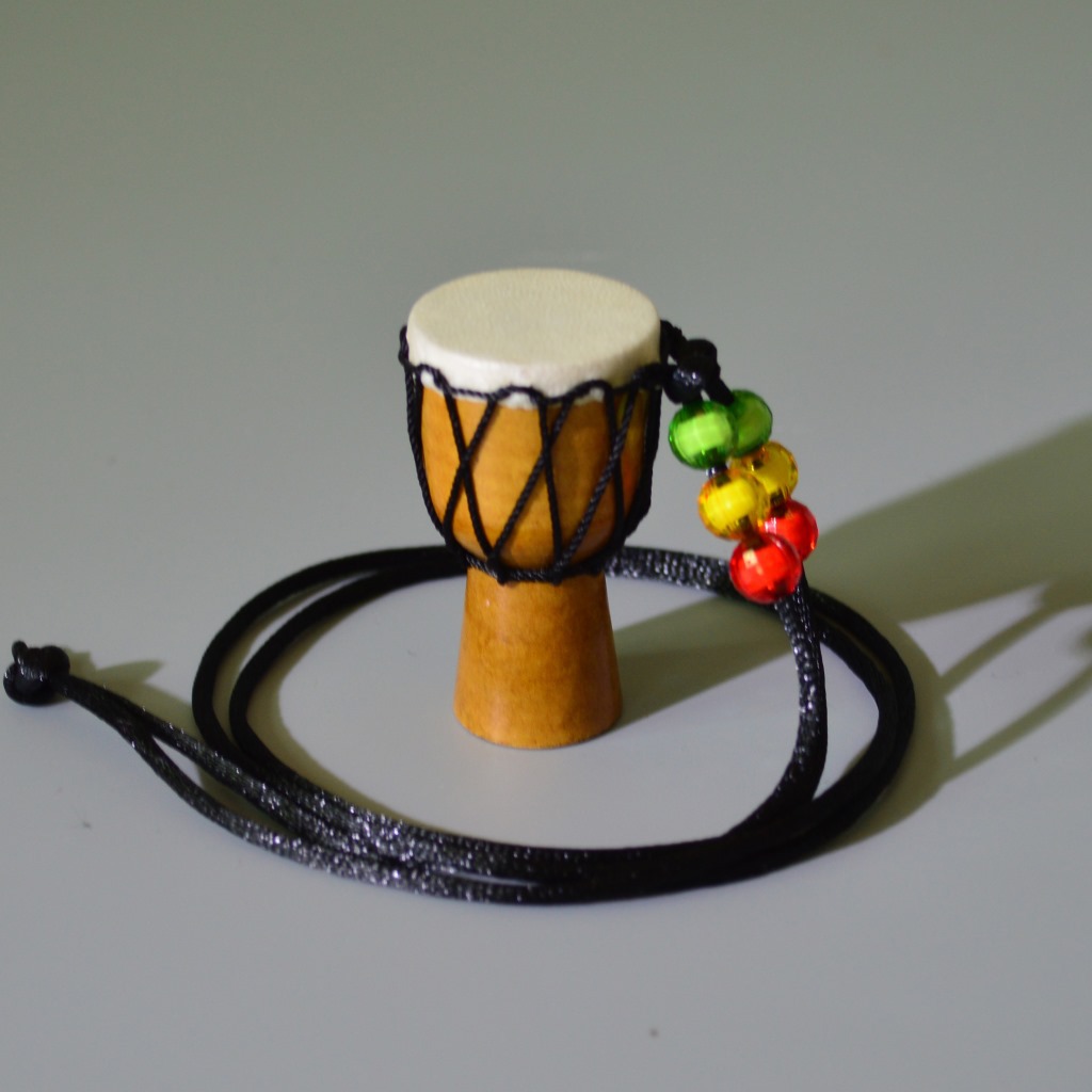 1 pc Mini Jambe Drummer Individuality Djembe Pendant Percussion Musical Instrument Necklace African Hand Drum Accessories