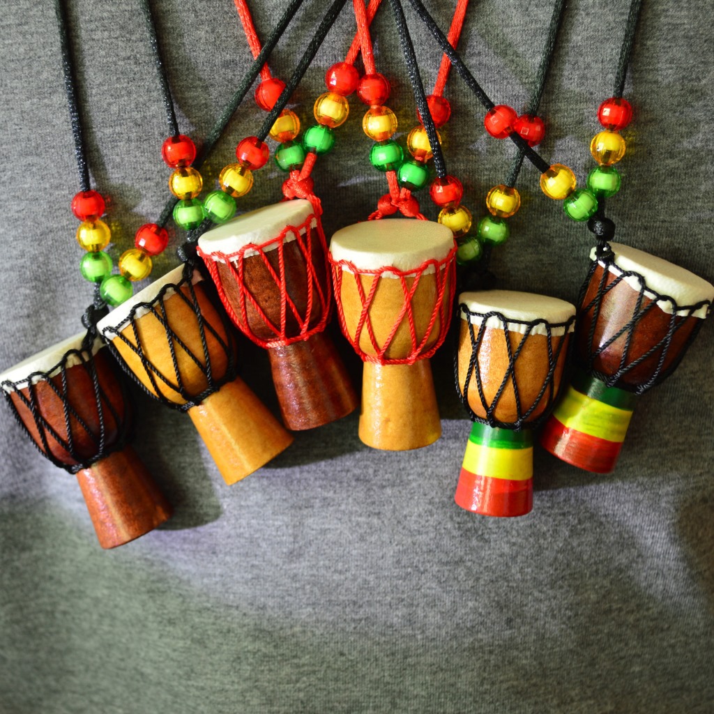 1 pc Mini Jambe Drummer Individuality Djembe Pendant Percussion Musical Instrument Necklace African Hand Drum Accessories